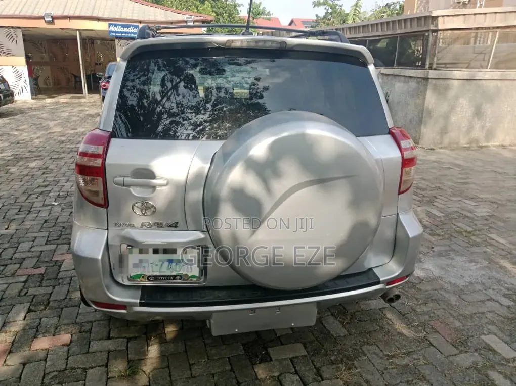 Toyota RAV4 2012 Silver