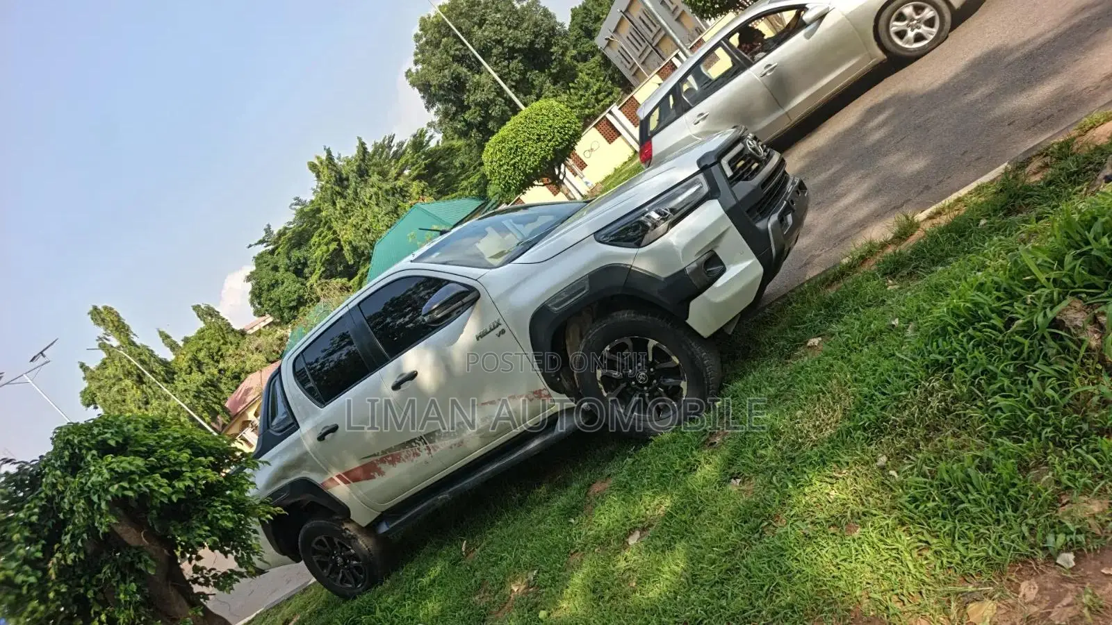 Toyota Hilux 2021 White