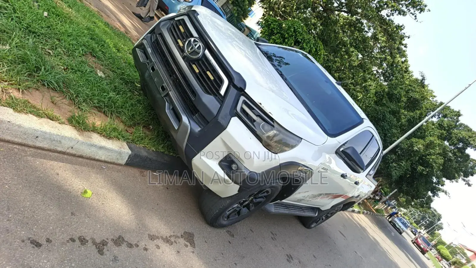 Toyota Hilux 2021 White