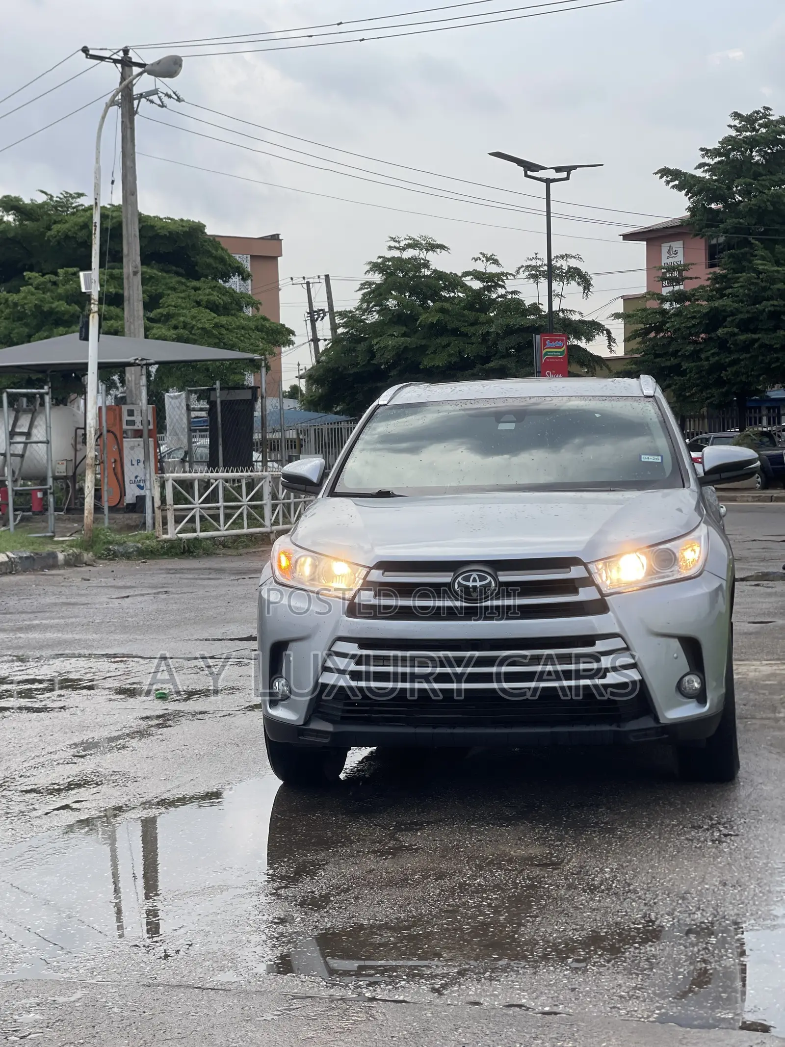 Toyota Highlander XLE 4x4 V6 (3.5L 6cyl 8A) 2018 Silver