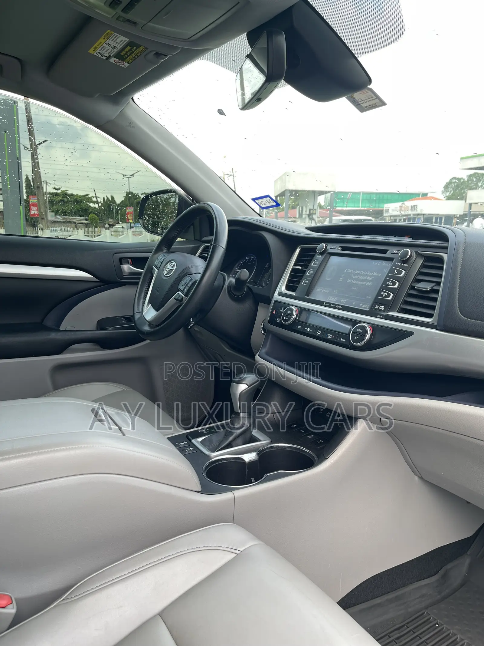 Toyota Highlander XLE 4x4 V6 (3.5L 6cyl 8A) 2018 Silver