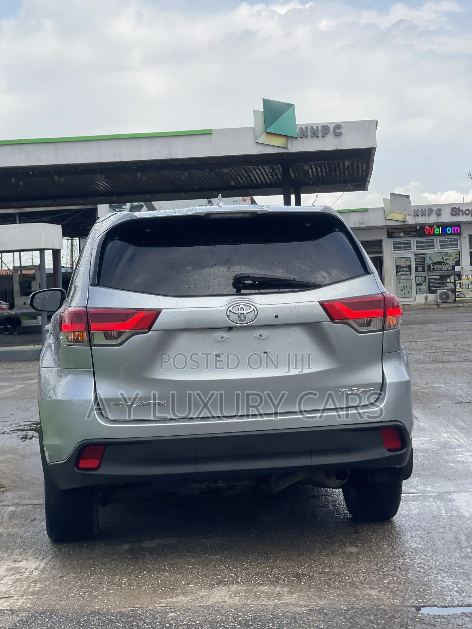 Toyota Highlander XLE 4x4 V6 (3.5L 6cyl 8A) 2018 Silver