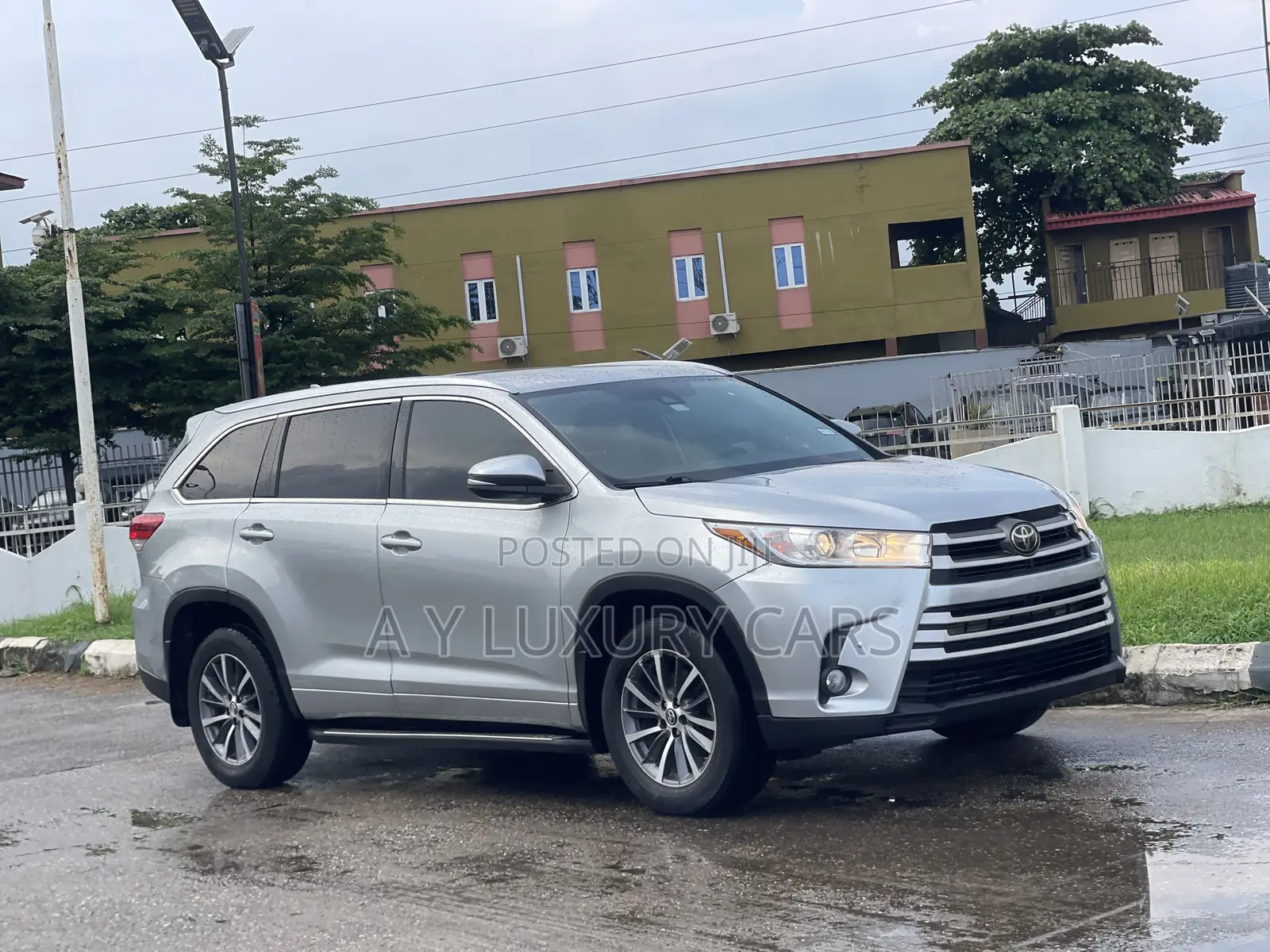 Toyota Highlander XLE 4x4 V6 (3.5L 6cyl 8A) 2018 Silver