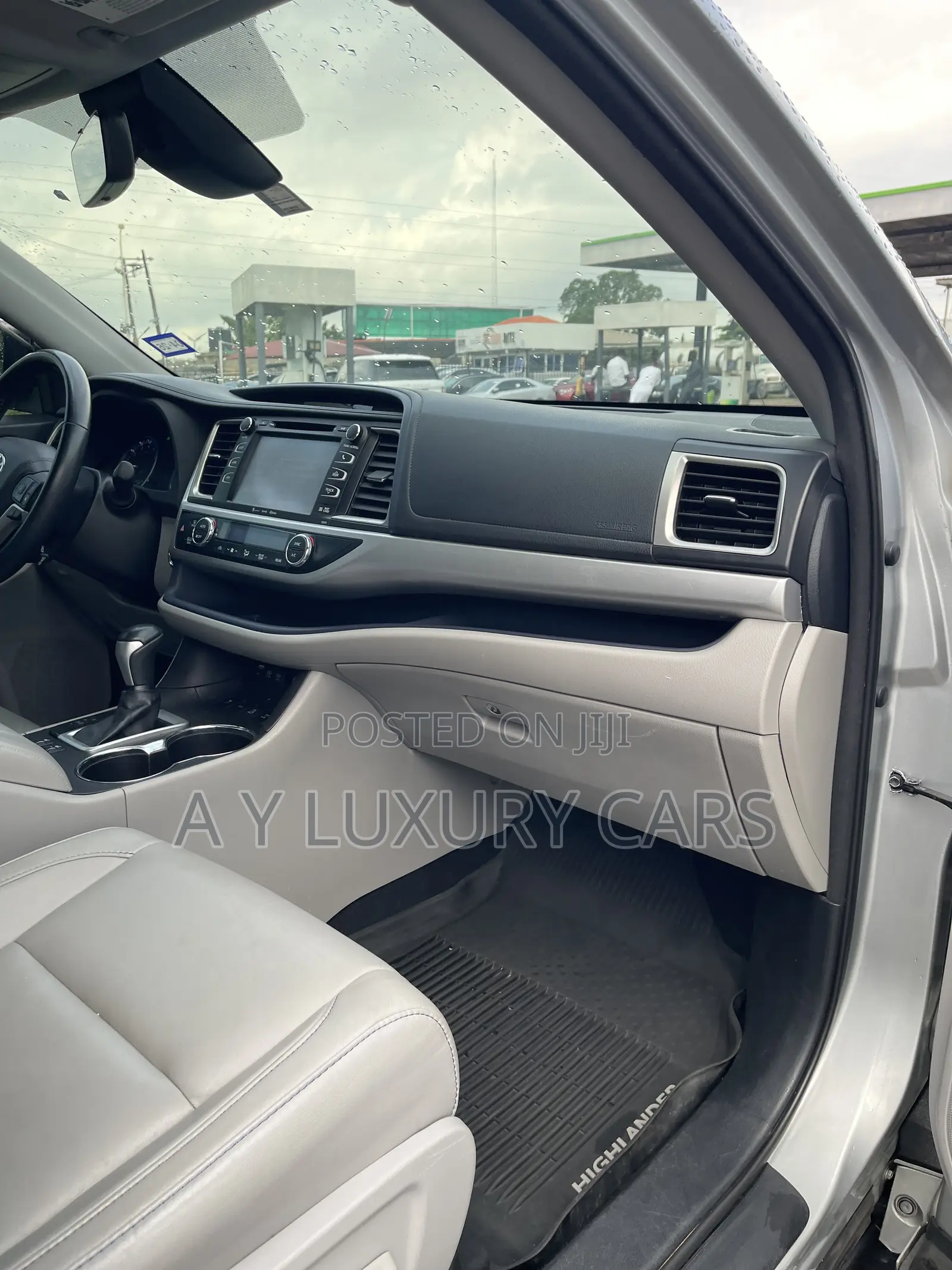 Toyota Highlander XLE 4x4 V6 (3.5L 6cyl 8A) 2018 Silver