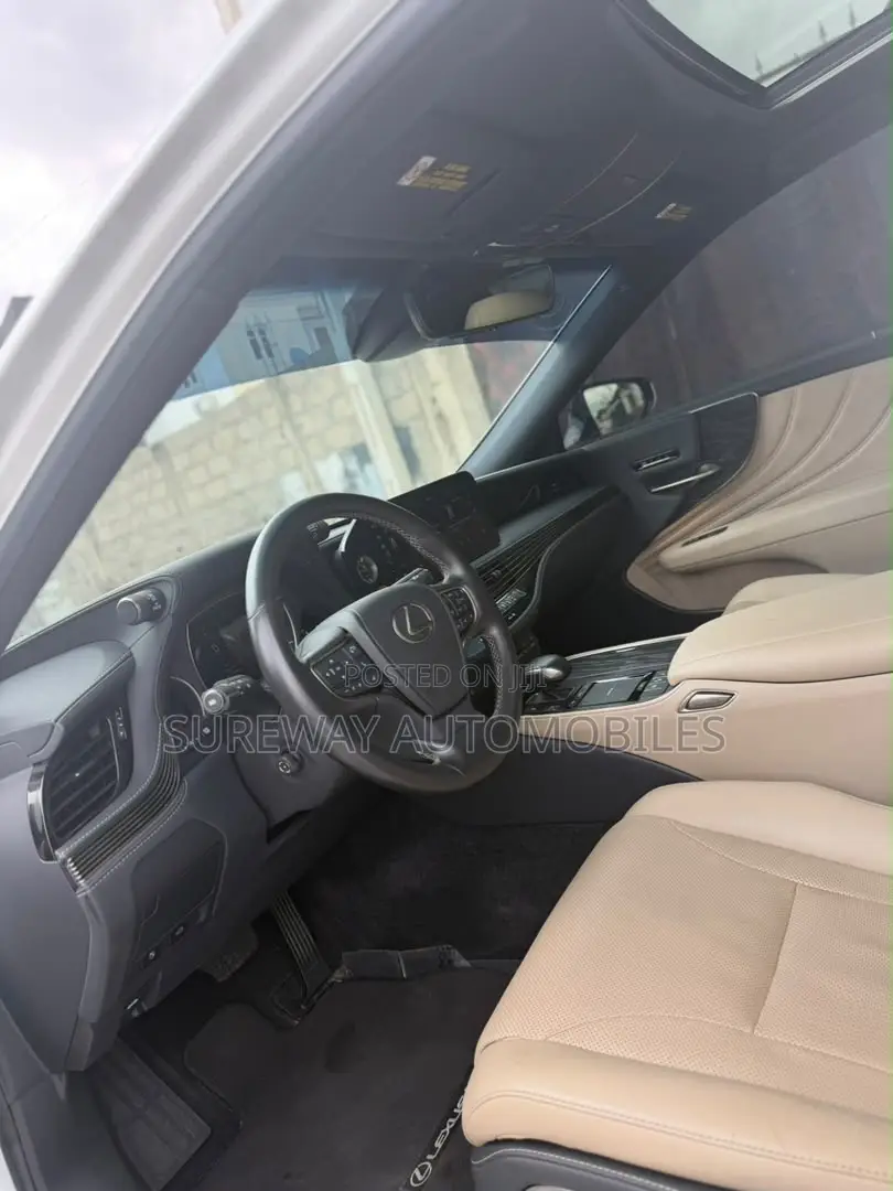 Lexus LS 2022 White