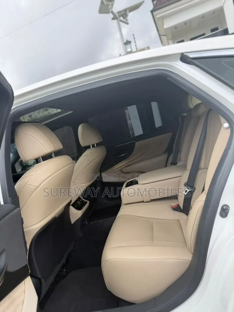 Lexus LS 2022 White