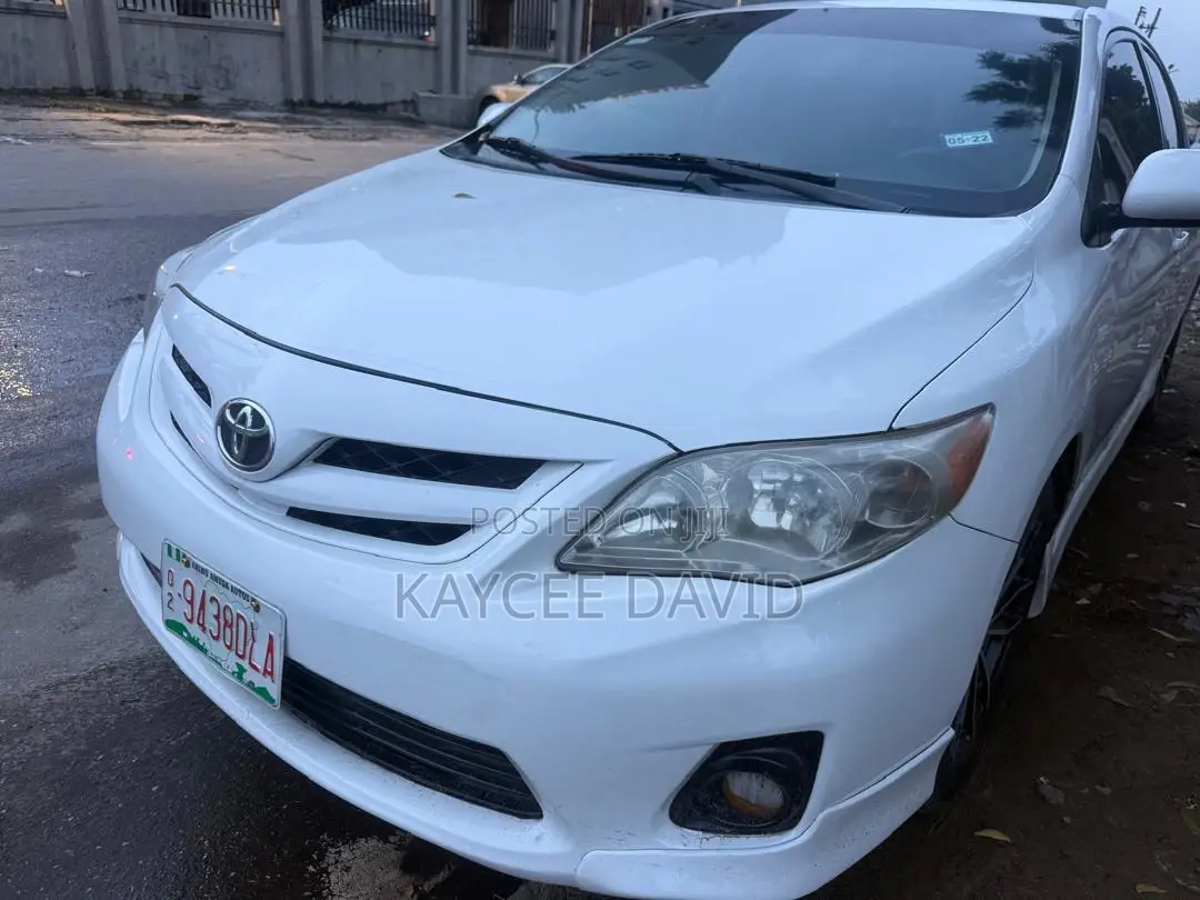 Toyota Corolla S 4dr Sedan (1.8L 4cyl 4A) 2013 White