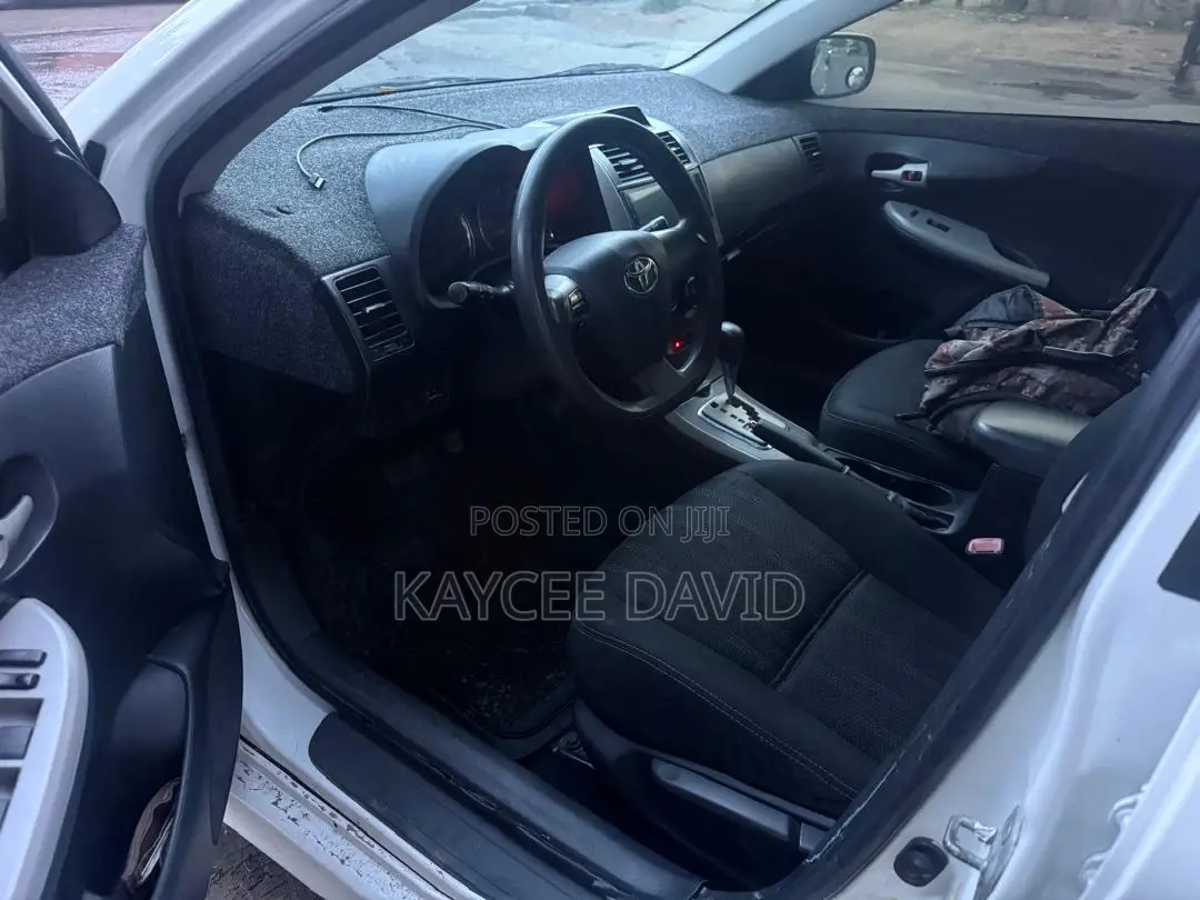 Toyota Corolla S 4dr Sedan (1.8L 4cyl 4A) 2013 White