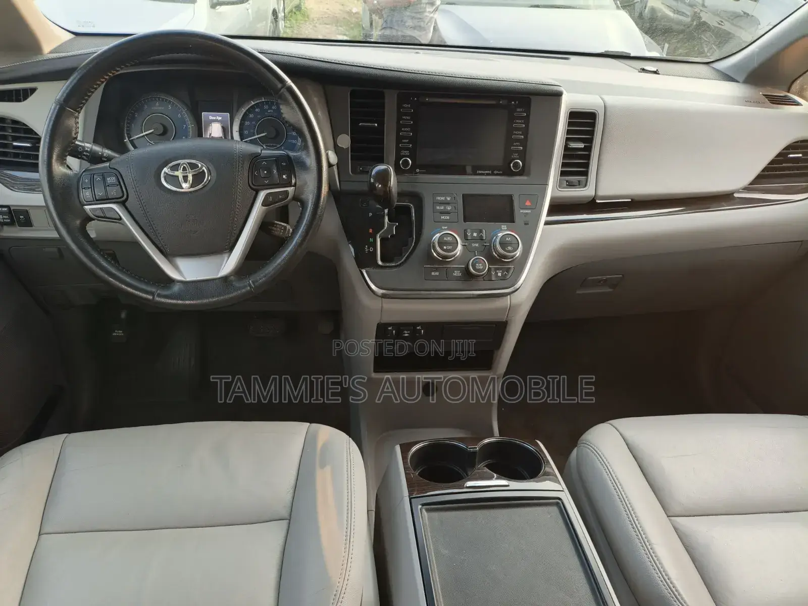 Toyota Sienna XLE AWD 2019 Red