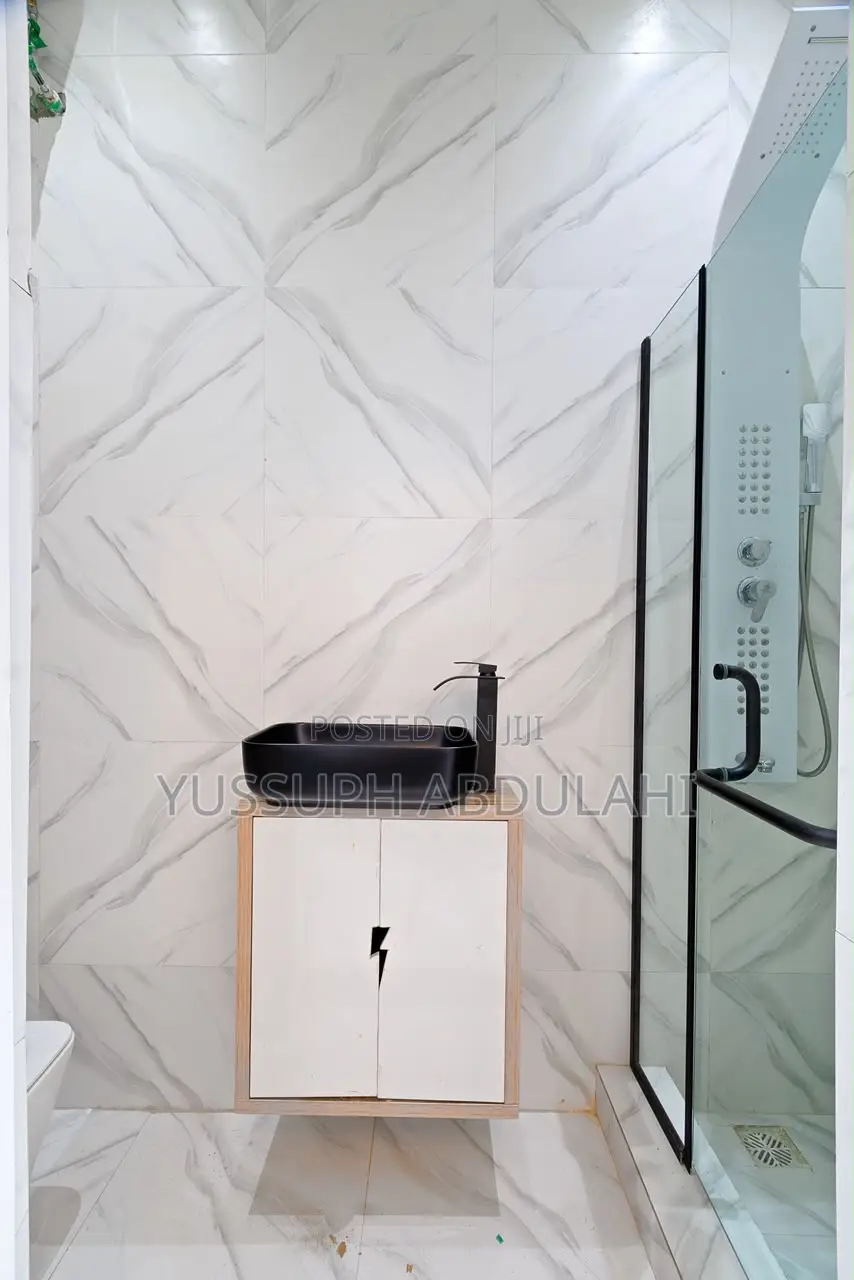 1 Bedroom Chevron