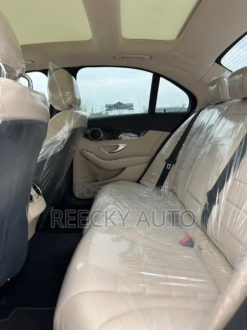 Mercedes-Benz C300 2016 Red