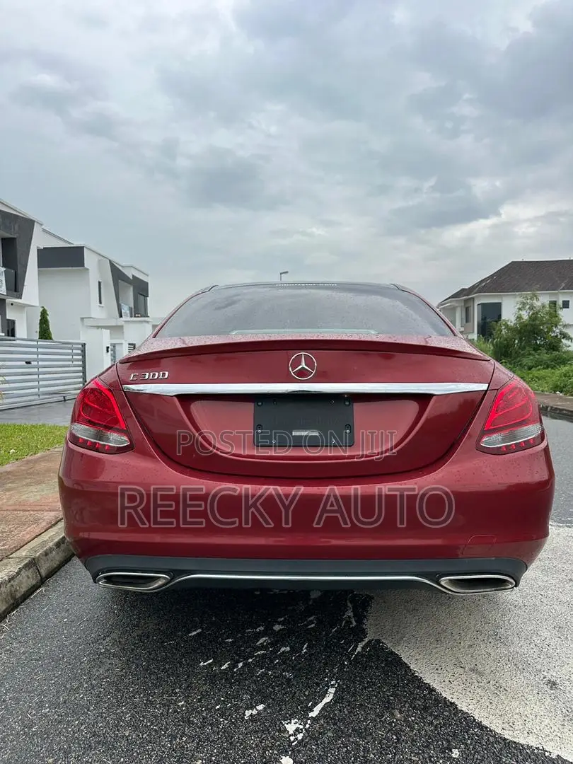 Mercedes-Benz C300 2016 Red