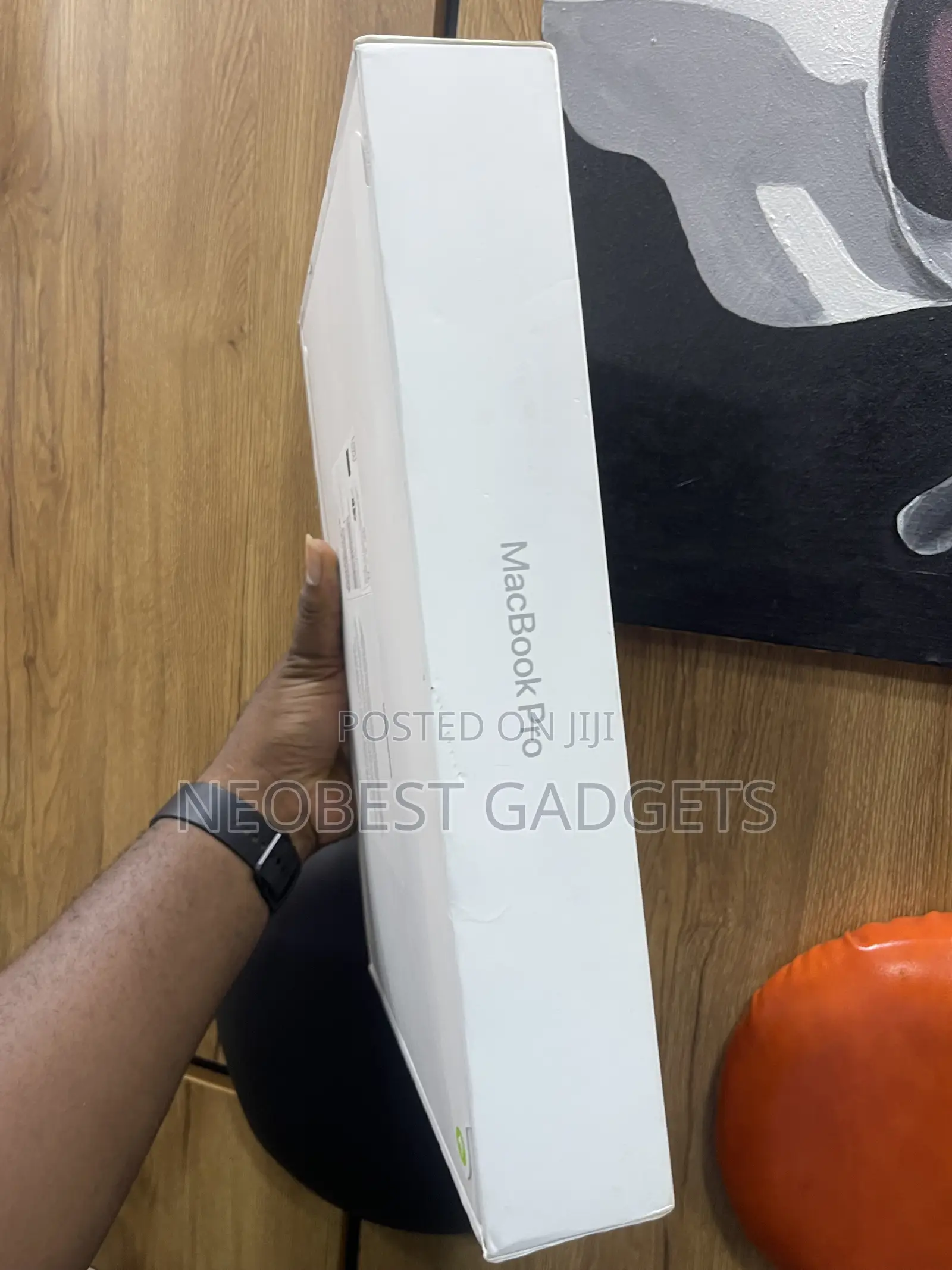 New Laptop Apple MacBook Pro 2023 M2 Pro 16GB Apple M2 SSD 512GB