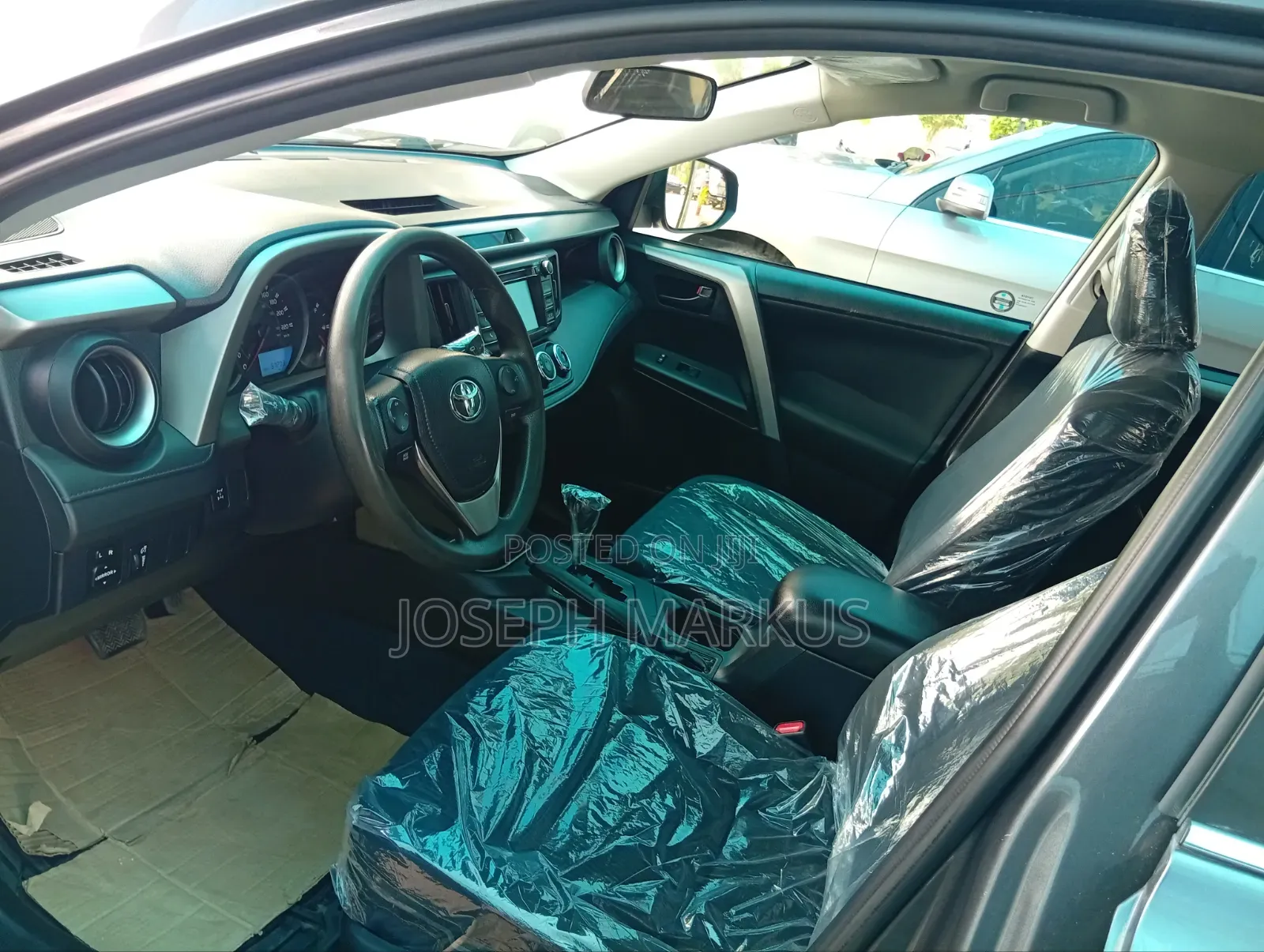 Toyota RAV4 LE AWD (2.5L 4cyl 6A) 2017 Gray
