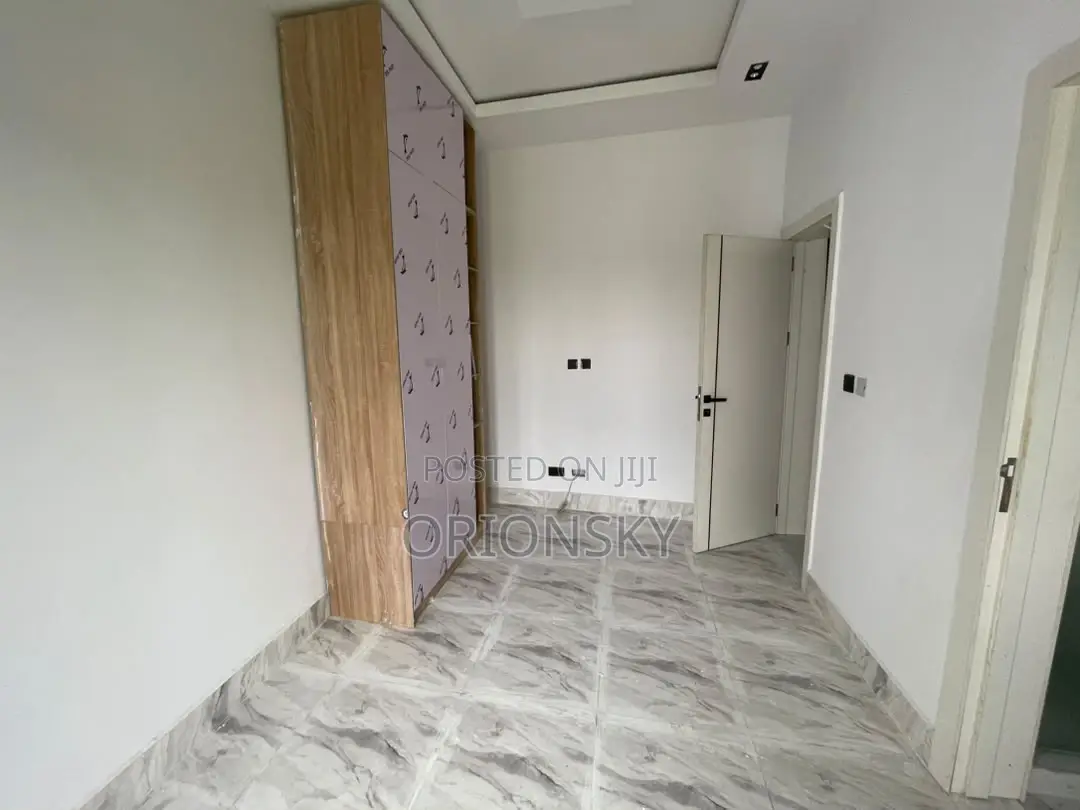 4bdrm Duplex in Thomas Estate for sale