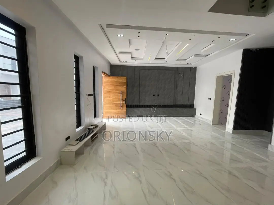 4bdrm Duplex in Thomas Estate for sale