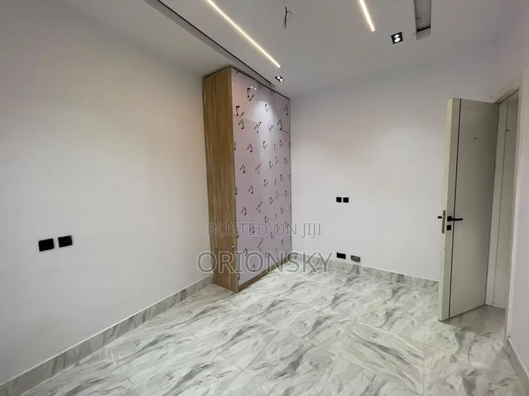 4bdrm Duplex in Thomas Estate for sale