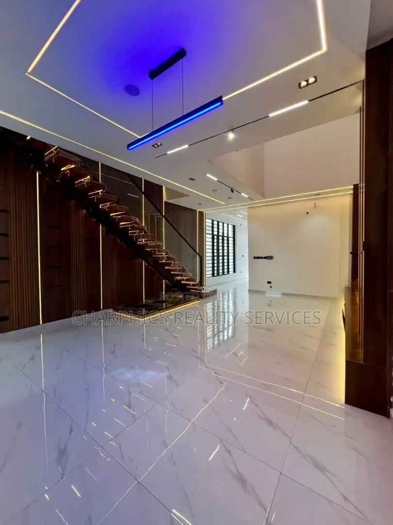 5bdrm Duplex in Ikota for sale