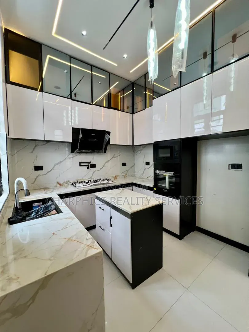 4bdrm Duplex in Ikota for sale