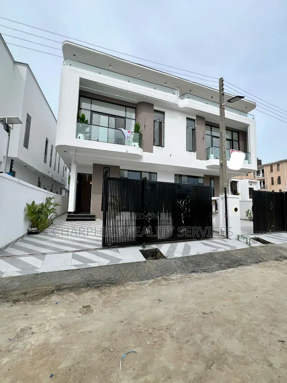 4bdrm Duplex in Ikota for sale