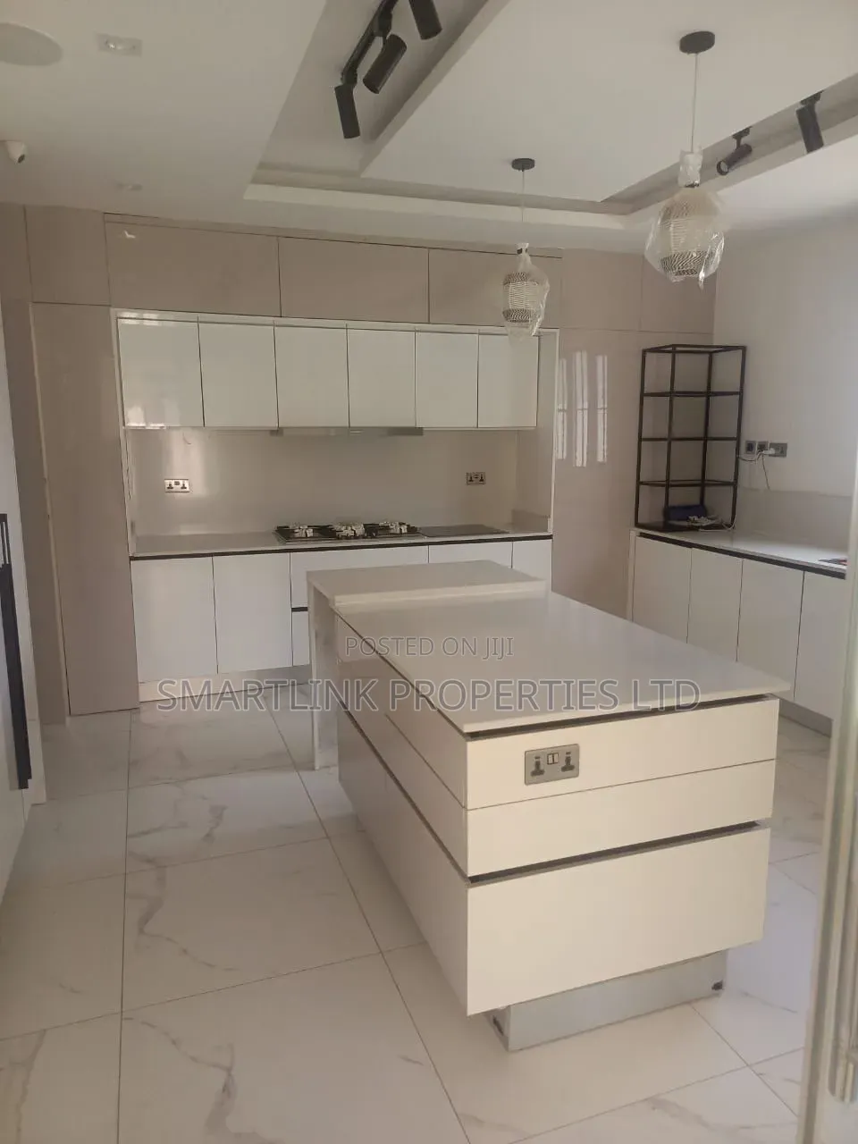 5bdrm Duplex in Asokoro for sale