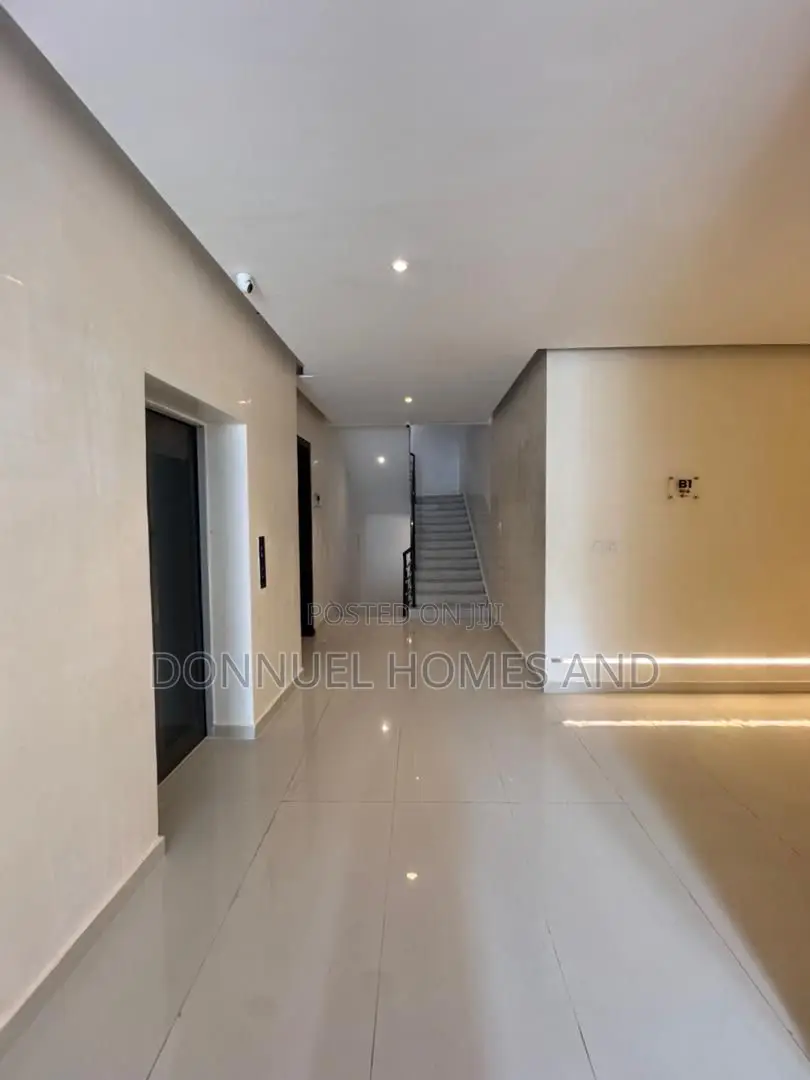 2bdrm Block of Flats in Lekki Phase 1 for rent