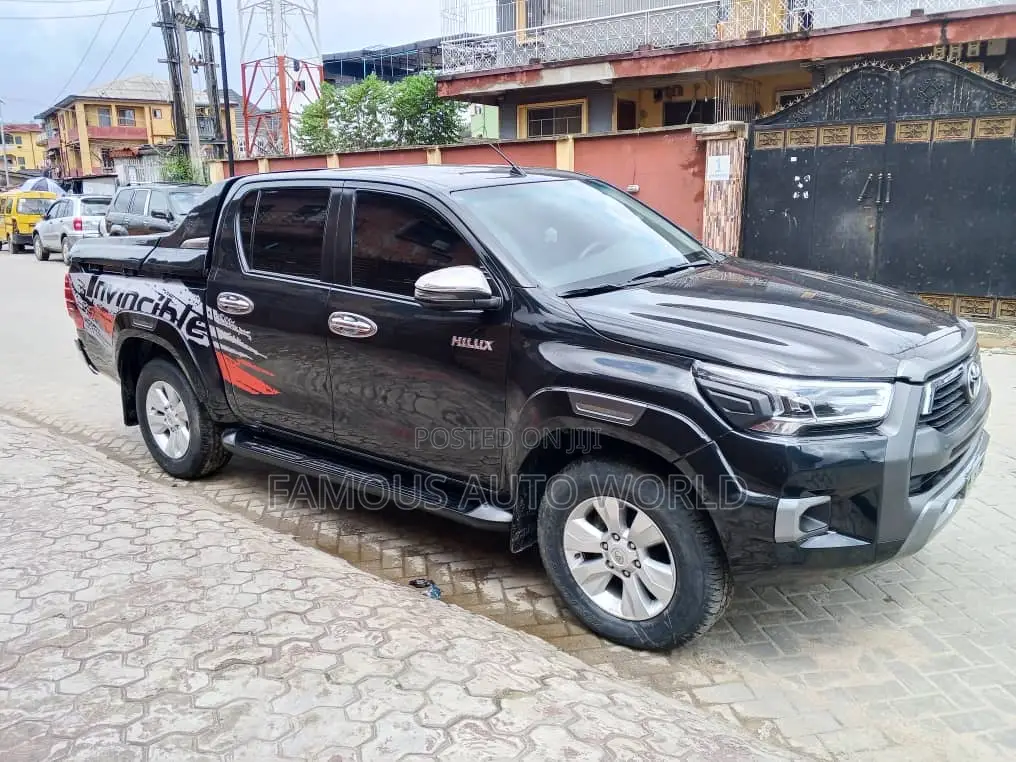 Toyota Hilux 2019 Black