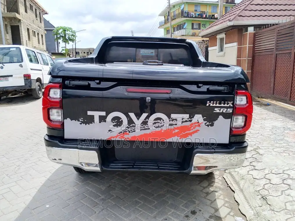 Toyota Hilux 2019 Black