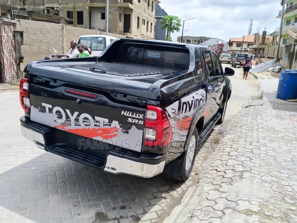 Toyota Hilux 2019 Black