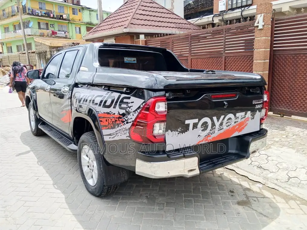Toyota Hilux 2019 Black