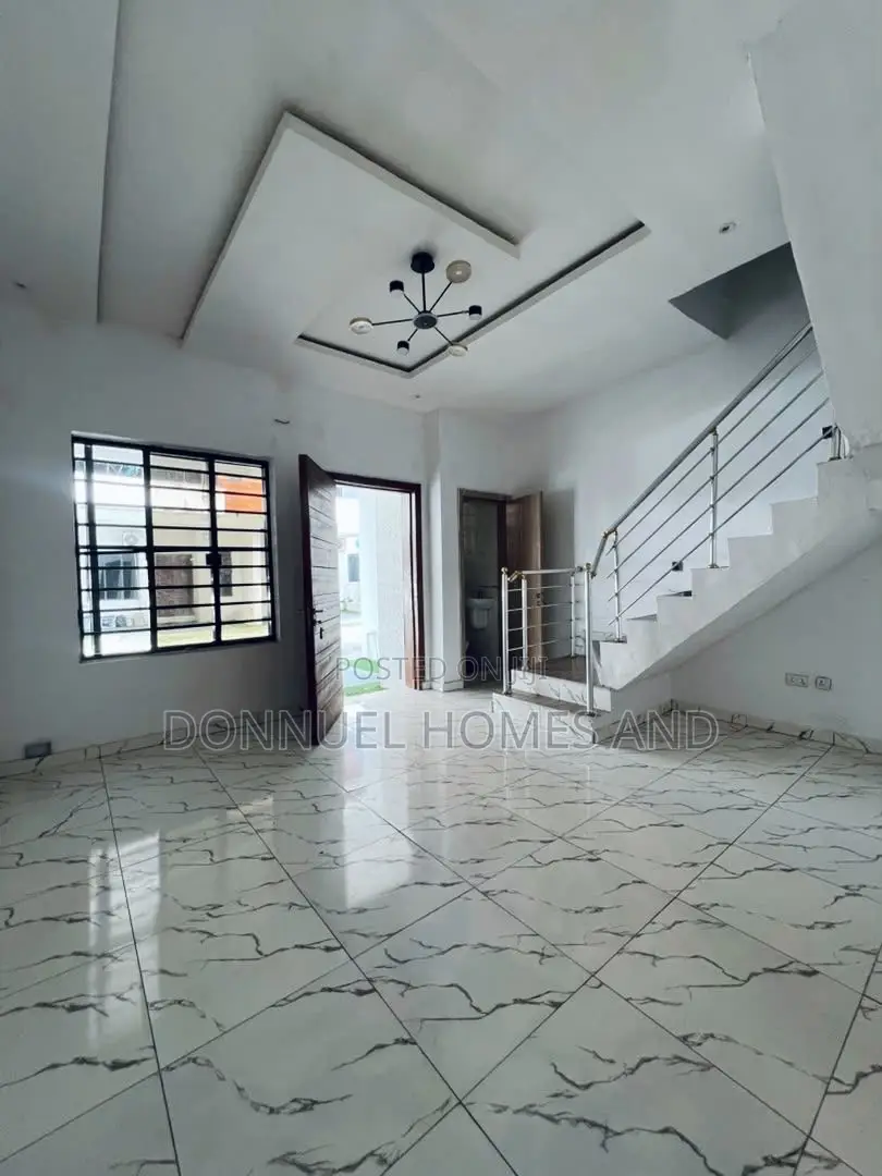 3bdrm Townhouse / Terrace in Ikota for rent