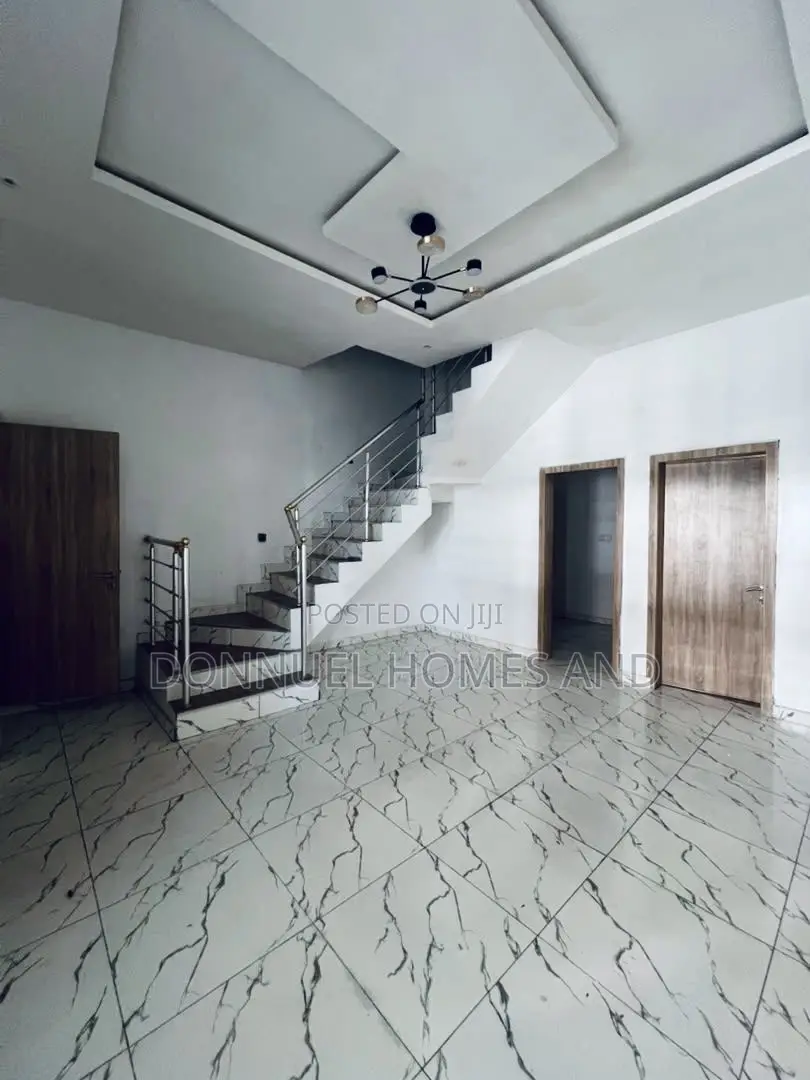 3bdrm Townhouse / Terrace in Ikota for rent