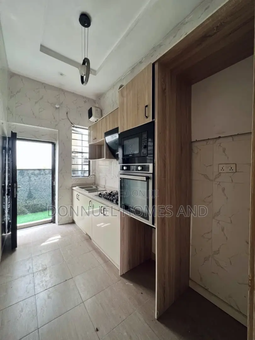 3bdrm Townhouse / Terrace in Ikota for rent