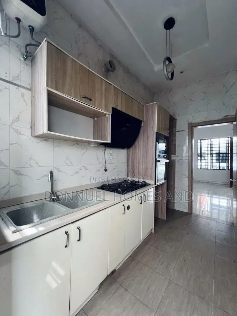 3bdrm Townhouse / Terrace in Ikota for rent