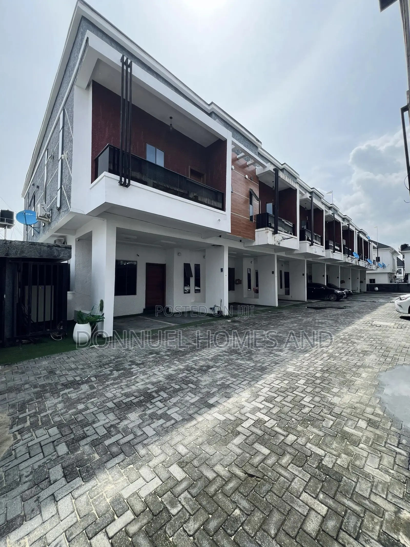 3bdrm Townhouse / Terrace in Ikota for rent