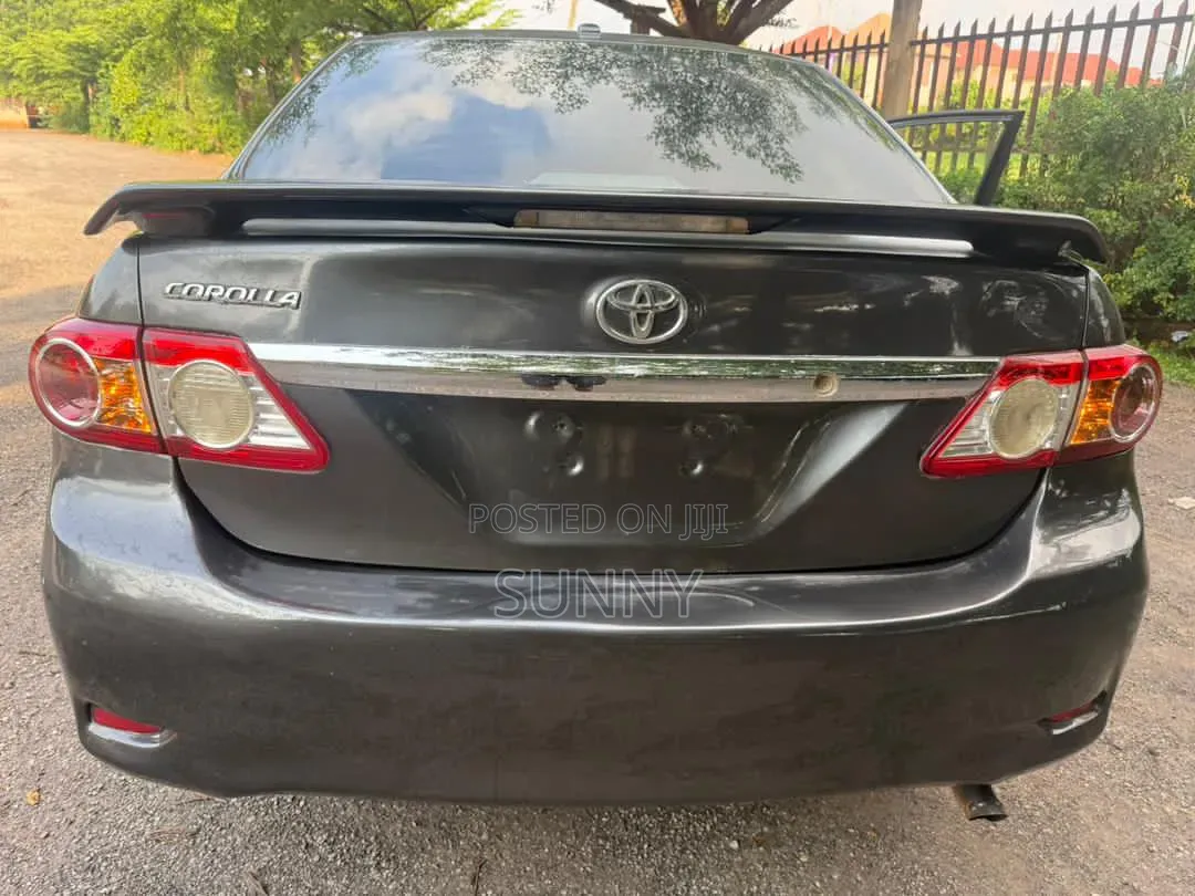 Toyota Corolla LE Special Edition 4dr Sedan (1.8L 4cyl 4A) 2013 Gray