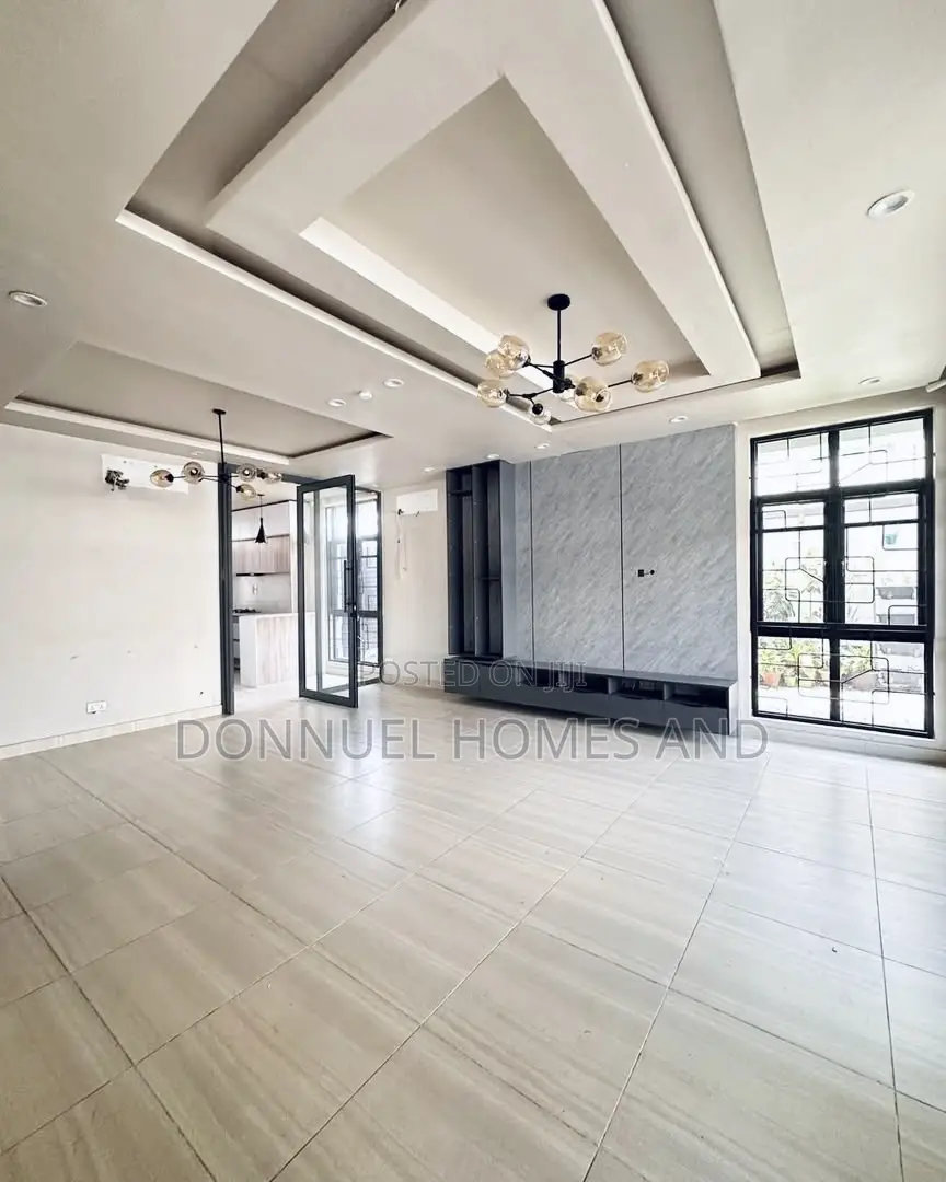 4bdrm Townhouse / Terrace in Lekki Phase 1 for rent
