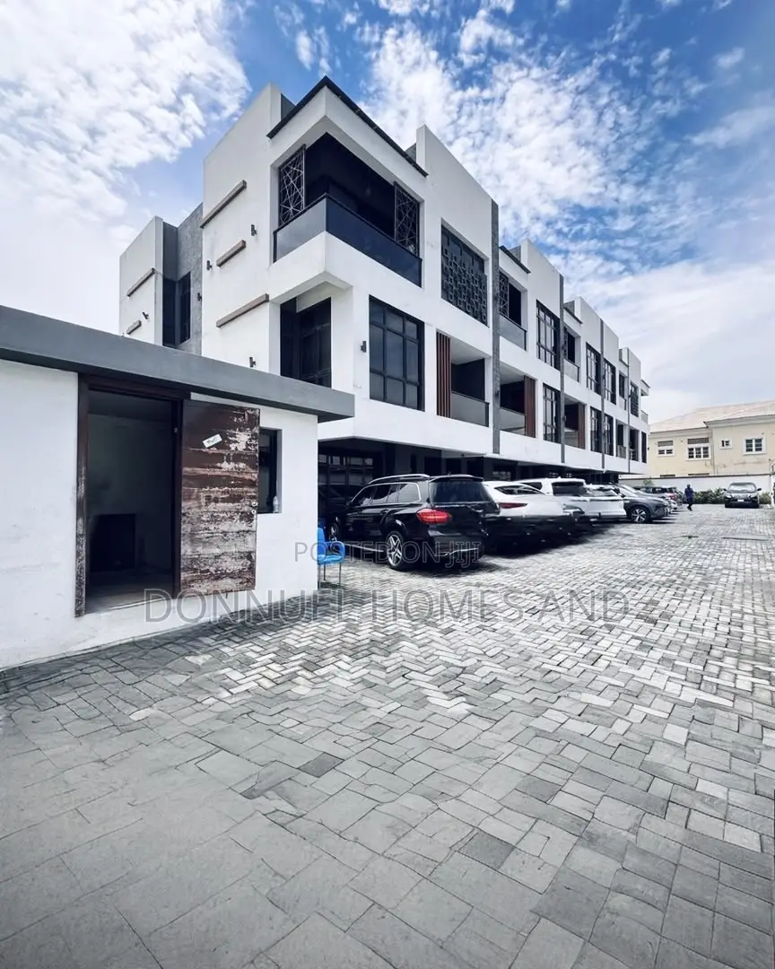 4bdrm Townhouse / Terrace in Lekki Phase 1 for rent