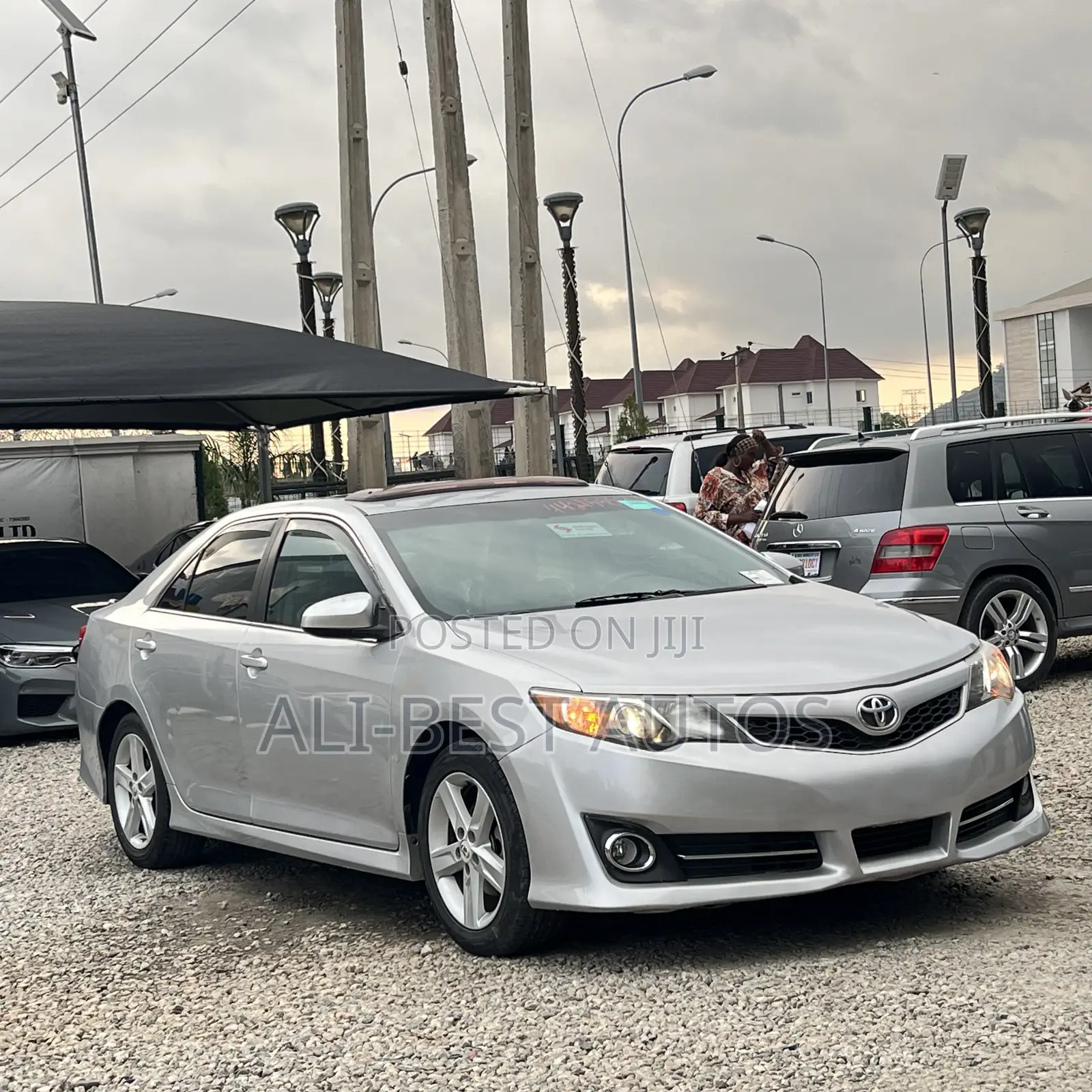 Toyota Camry SE 4dr Sedan (2.5L 4cyl 6A) 2012 Silver