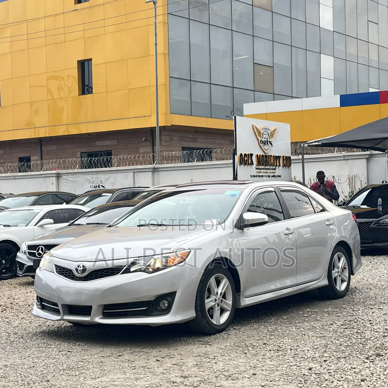 Toyota Camry SE 4dr Sedan (2.5L 4cyl 6A) 2012 Silver