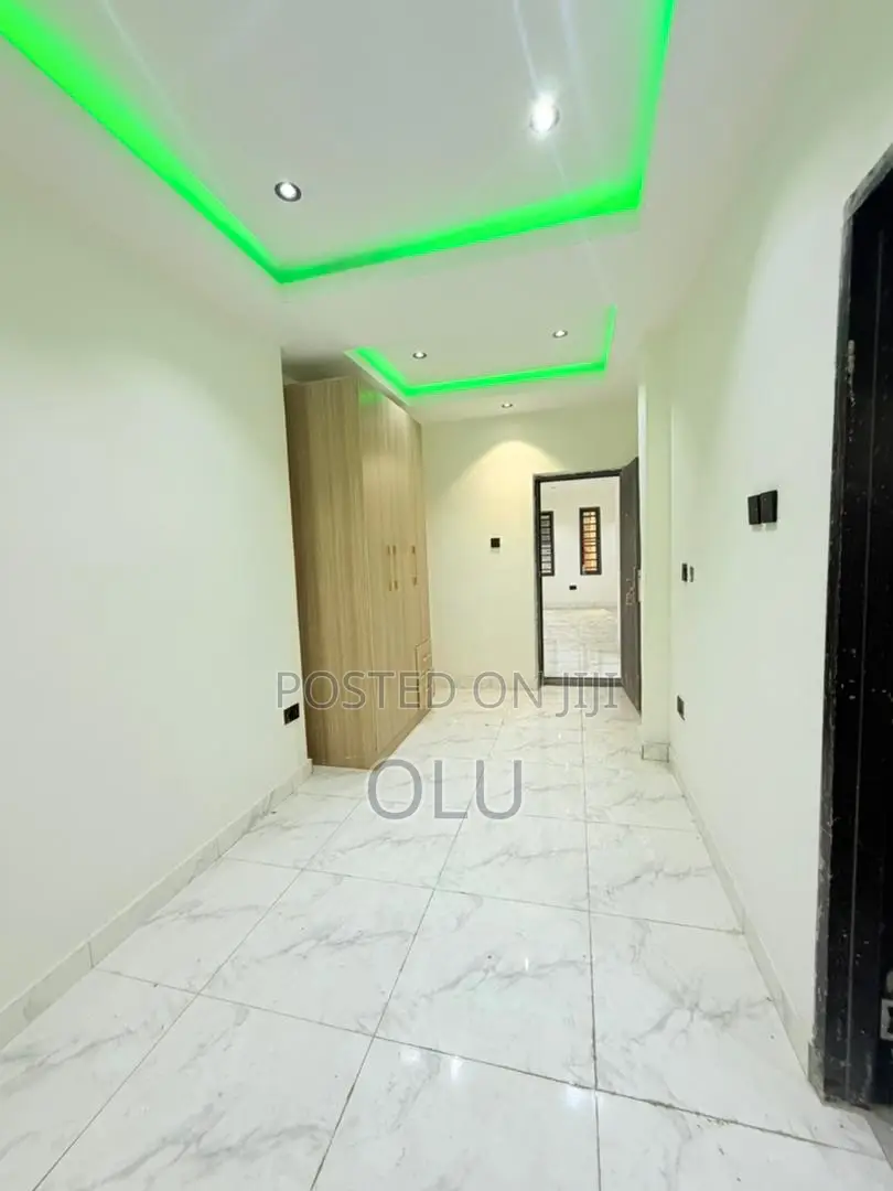 3bdrm Block of Flats in Ikeja Gra for sale
