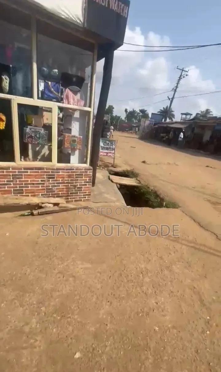 3bdrm Block of Flats in Sunshine Estate, Idimu for sale