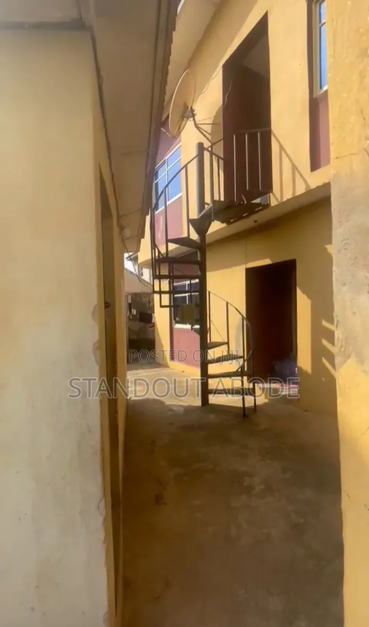 3bdrm Block of Flats in Sunshine Estate, Idimu for sale