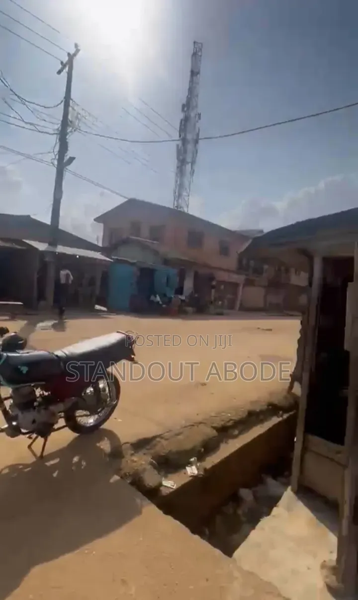 3bdrm Block of Flats in Sunshine Estate, Idimu for sale