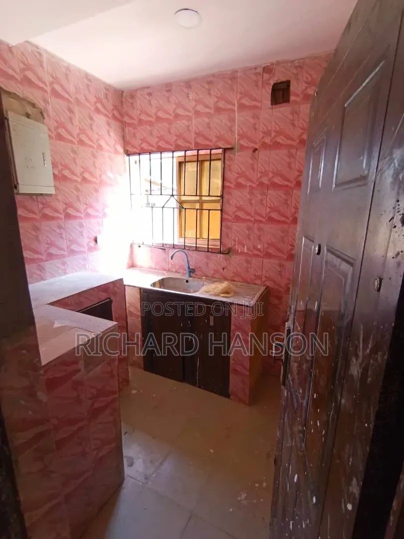 2bdrm Apartment in Secured, Olokonla for rent