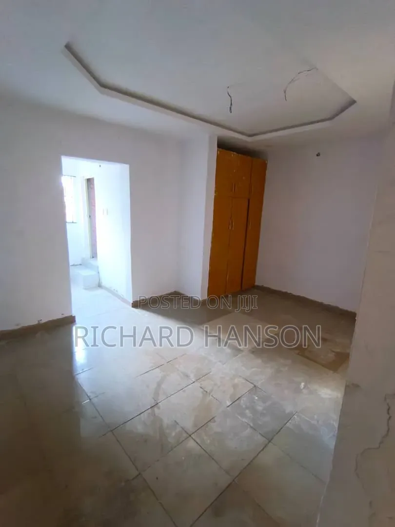 2bdrm Apartment in Secured, Olokonla for rent
