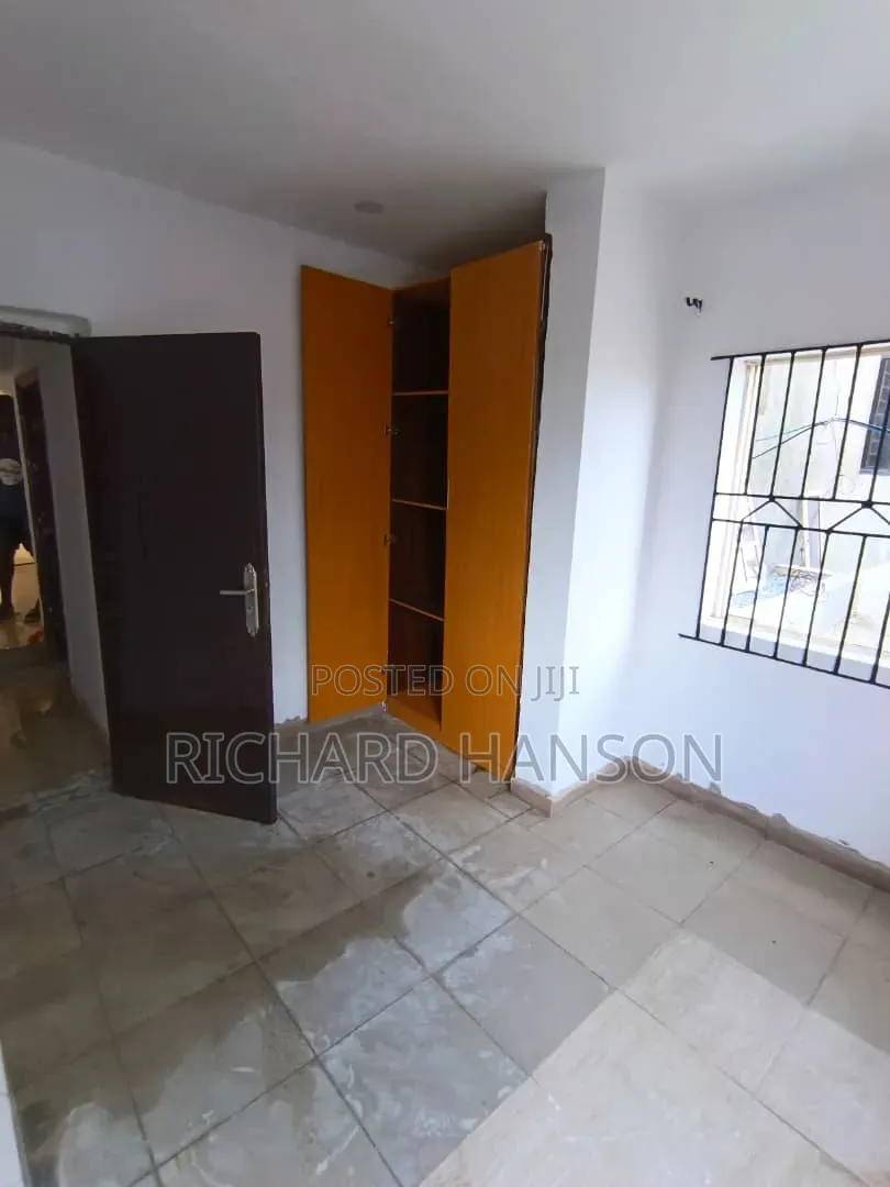 2bdrm Apartment in Secured, Olokonla for rent