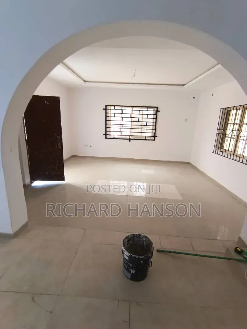 2bdrm Apartment in Secured, Olokonla for rent