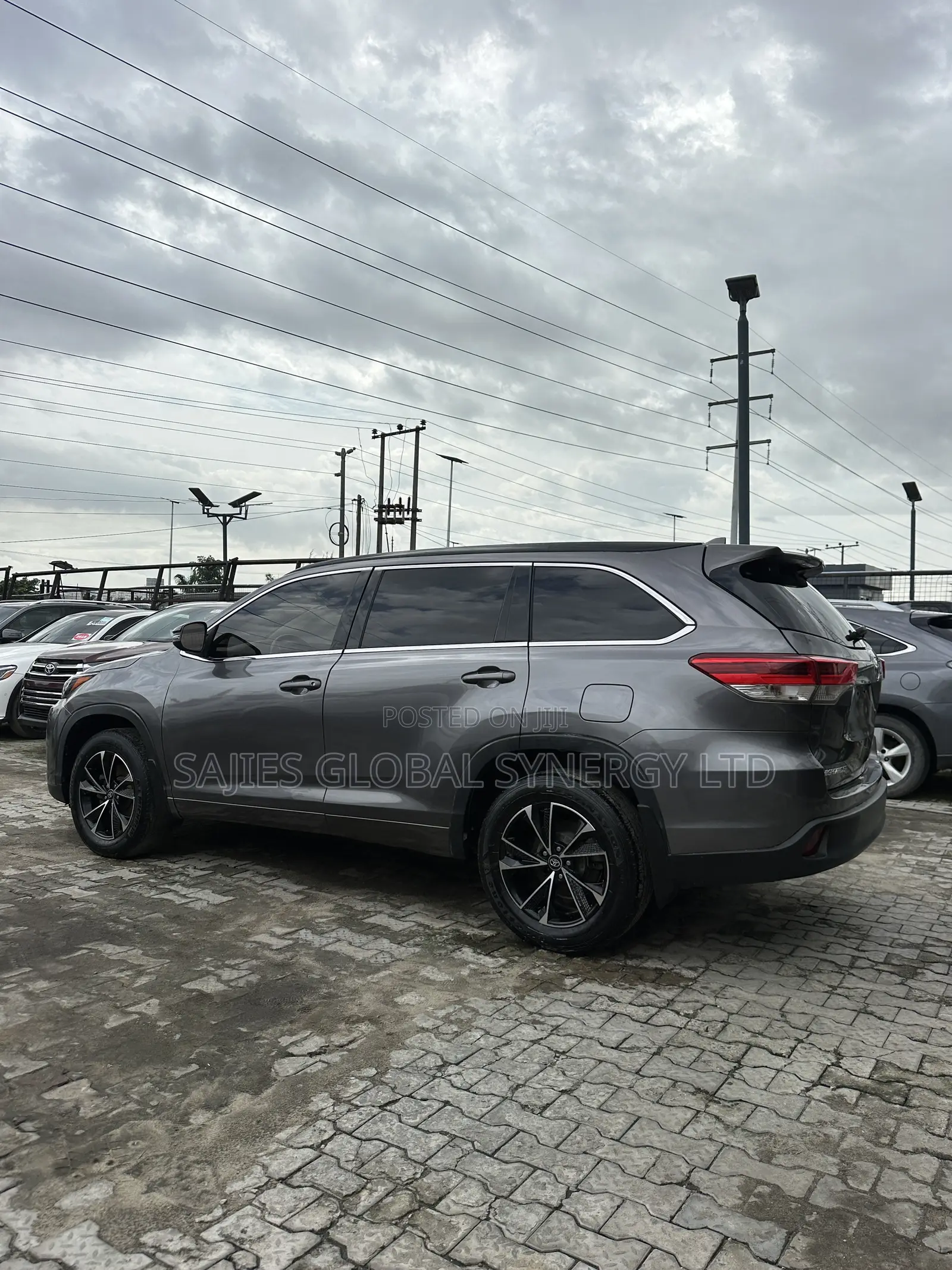 Toyota Highlander SE 4x2 V6 (3.5L 6cyl 8A) 2018 Brown