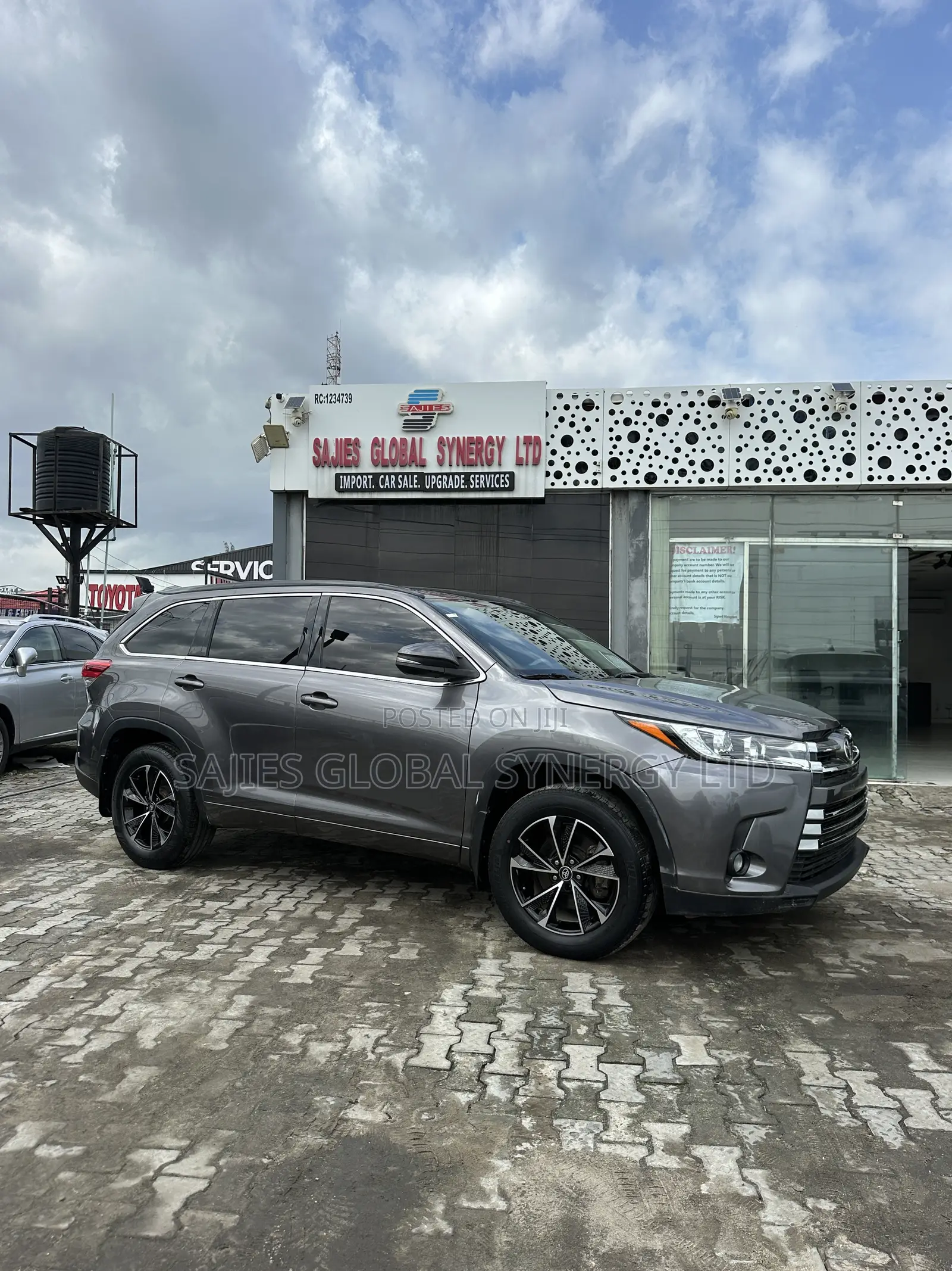 Toyota Highlander SE 4x2 V6 (3.5L 6cyl 8A) 2018 Brown